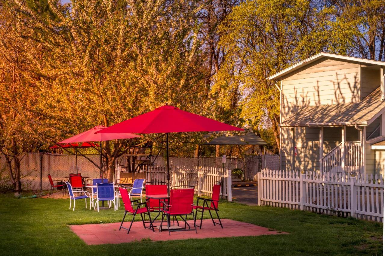 Maple Leaf Motel Shady Cove Exterior foto